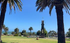 St Kilda Beachfront 2 Bedroom Apartment